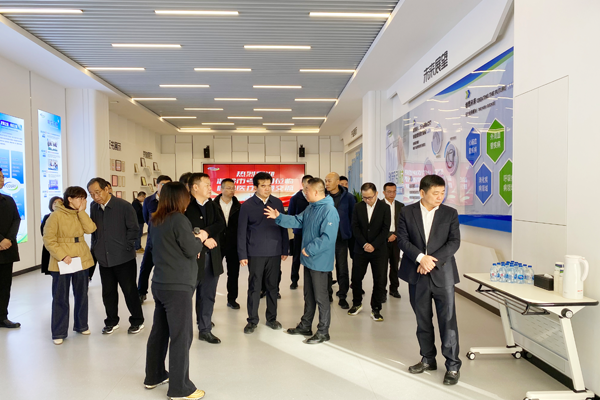 熱烈歡迎溫嶺市考察團蒞臨康譽醫(yī)療參觀交流